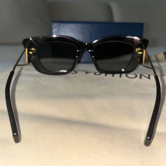 Louis Vuitton Sunglasses Black/Gold - Picture 3 of 8